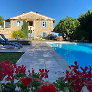 apt-studio-avec-terrasse-privative-et-piscine.hotels-rhonealpes.com/
